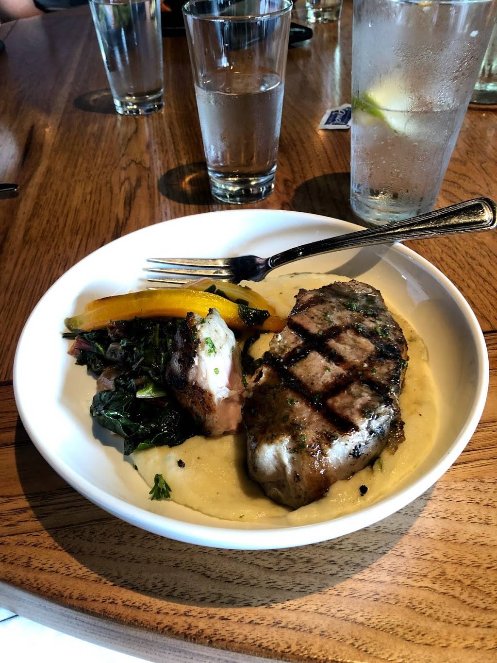 River | restaurant | 1650 Jack Warner Pkwy, Tuscaloosa, AL 35401, USA | 2056323801 OR +1 205-632-3801