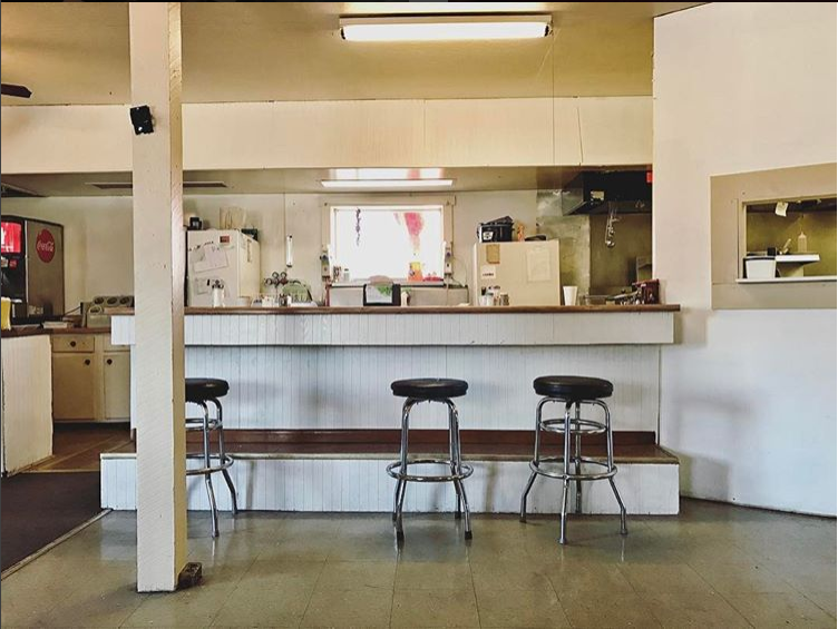 Cabin Restaurant & Lounge | restaurant | 4015 S, IN-446, Bloomington, IN 47401, USA | 8123239654 OR +1 812-323-9654