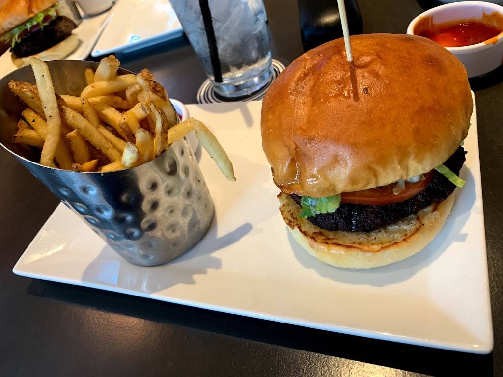 The J Bar Olathe | restaurant | 10401 S Ridgeview Rd, Olathe, KS 66061, USA | 9133539335 OR +1 913-353-9335