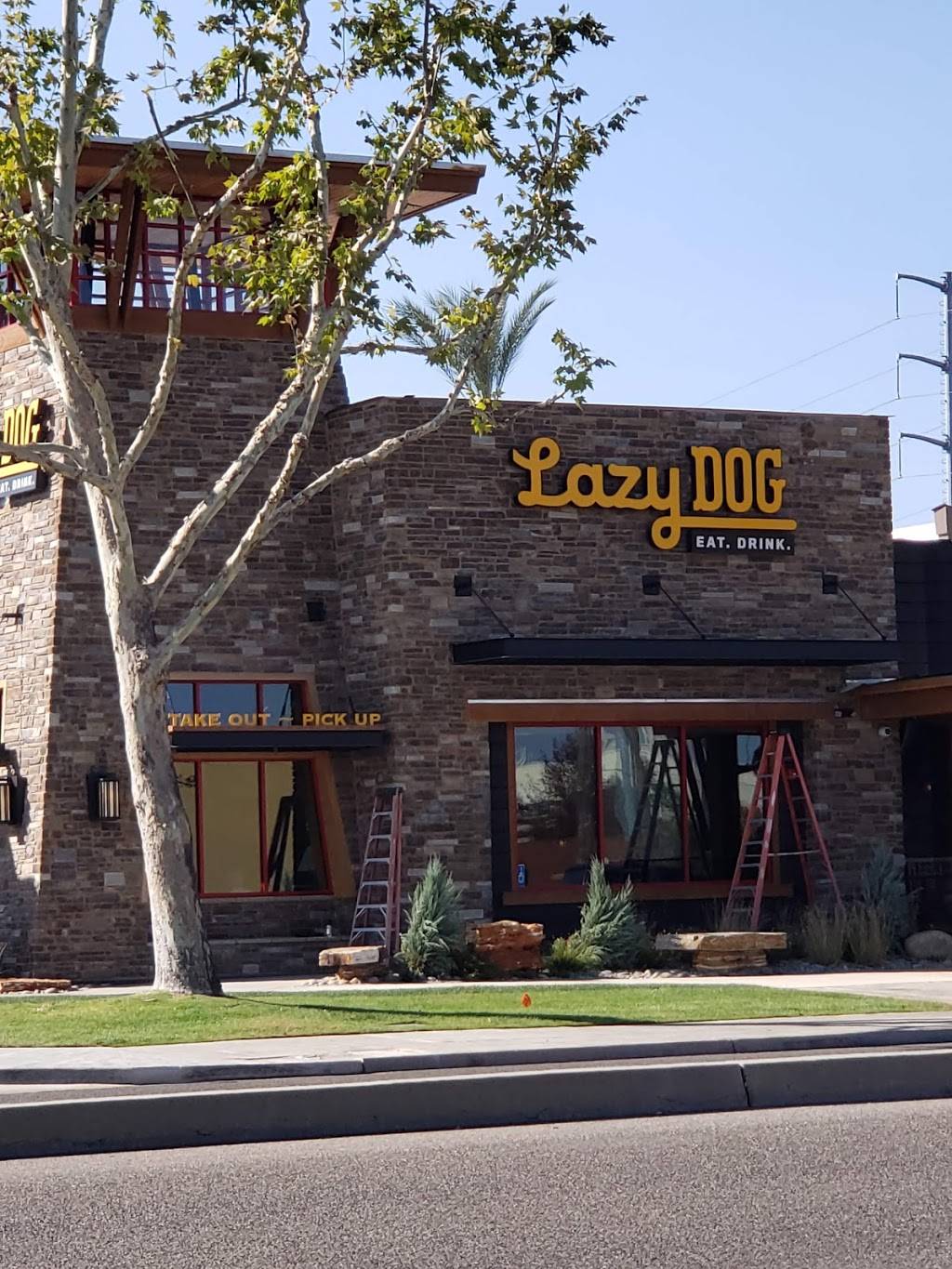 Lazy Dog Restaurant & Bar | restaurant | Villaggio Shopping Center, 7965 N Blackstone Ave, Fresno, CA 93720, USA | 5596915300 OR +1 559-691-5300