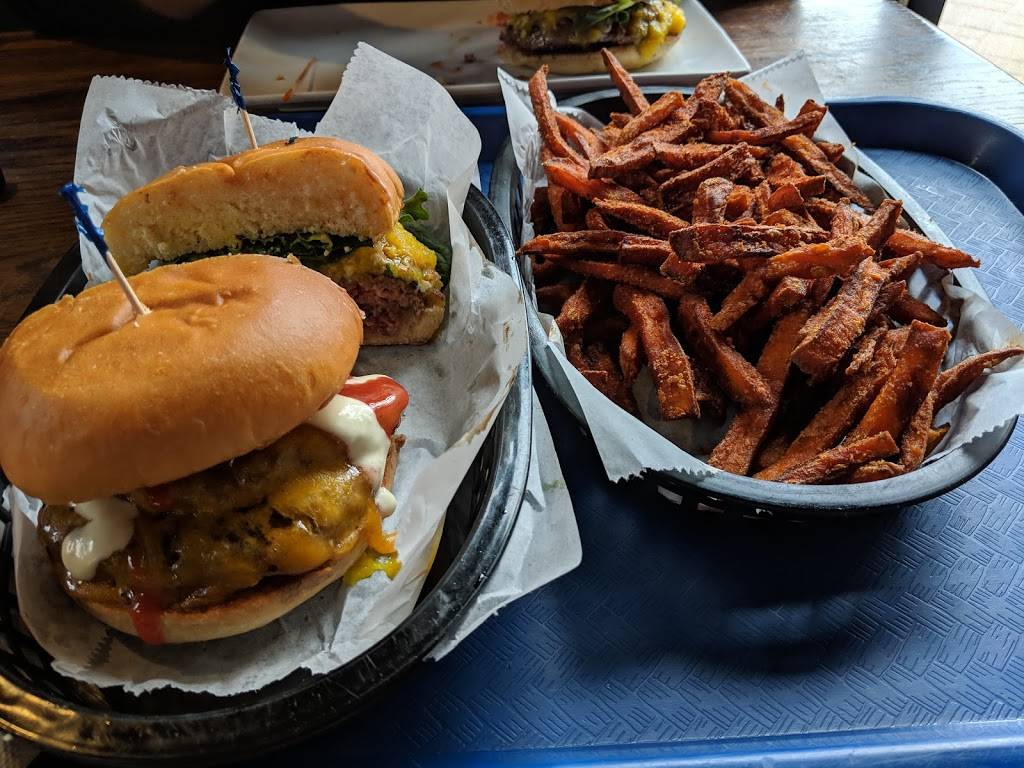 The Burger Stand at College Hill | restaurant | 1601 SW Lane St, Topeka, KS 66604, USA | 7857838900 OR +1 785-783-8900