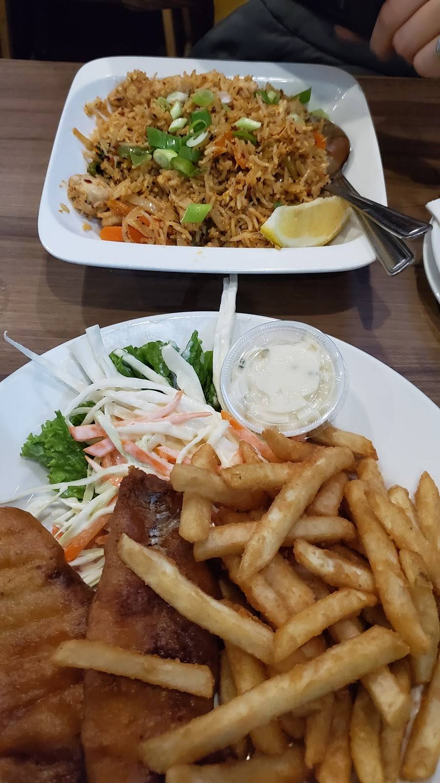 Queens Head | restaurant | 2555 Victoria Park Ave, Scarborough, ON M1T 1A3, Canada | 4168503291 OR +1 416-850-3291