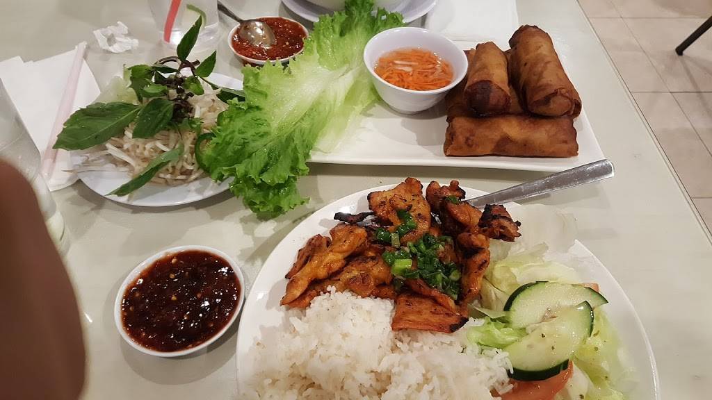 828 Pho | restaurant | 220 W 1st St, Santa Ana, CA 92701, USA | 7145680338 OR +1 714-568-0338