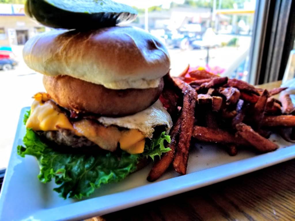 Blacksburg Taphouse | restaurant | 607 N Main St, Blacksburg, VA 24060, USA | 5405523023 OR +1 540-552-3023