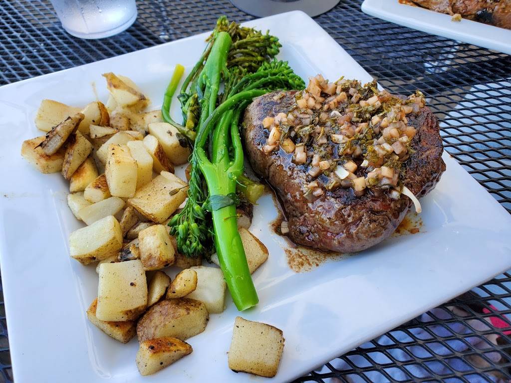 Bridge Street Tap Room | restaurant | 202 Bridge St, Charlevoix, MI 49720, USA | 2314373466 OR +1 231-437-3466