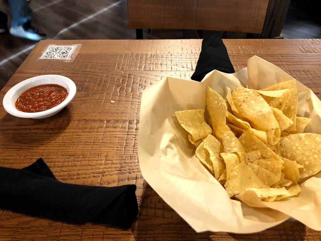 Los Compadres Cantina | restaurant | 320 S Oak St, Roanoke, TX 76262, USA | 6822377867 OR +1 682-237-7867