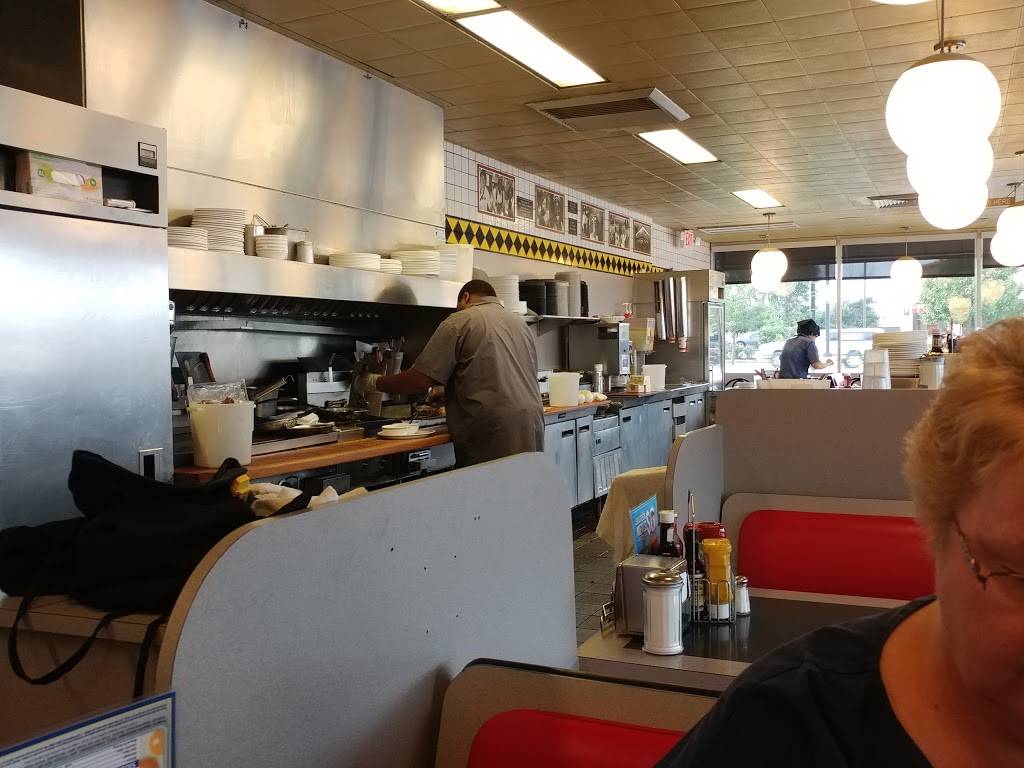 Waffle House | meal takeaway | 380 E National Rd, Vandalia, OH 45377, USA | 9378909632 OR +1 937-890-9632