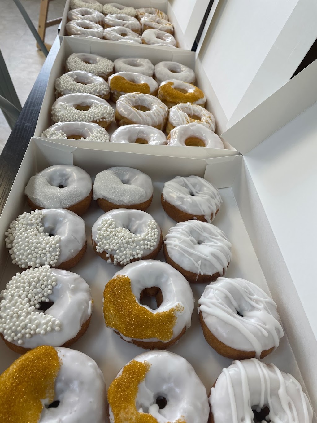 Donuts Donuts of Morrilton AR | bakery | 504 E Harding St, Morrilton, AR 72110, USA | 5015744456 OR +1 501-574-4456