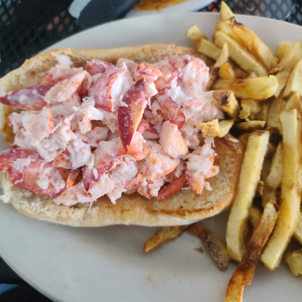 Knuckle Heads Bar & Grill | restaurant | 85 MacArthur Dr, New Bedford, MA 02740, USA | 5089840008 OR +1 508-984-0008