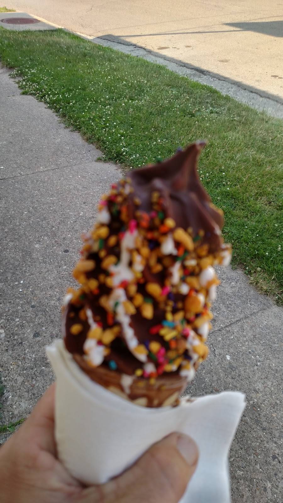 Meusels Dairy Delite | restaurant | 118 E 7th St, Dixon, IL 61021, USA | 8152840912 OR +1 815-284-0912