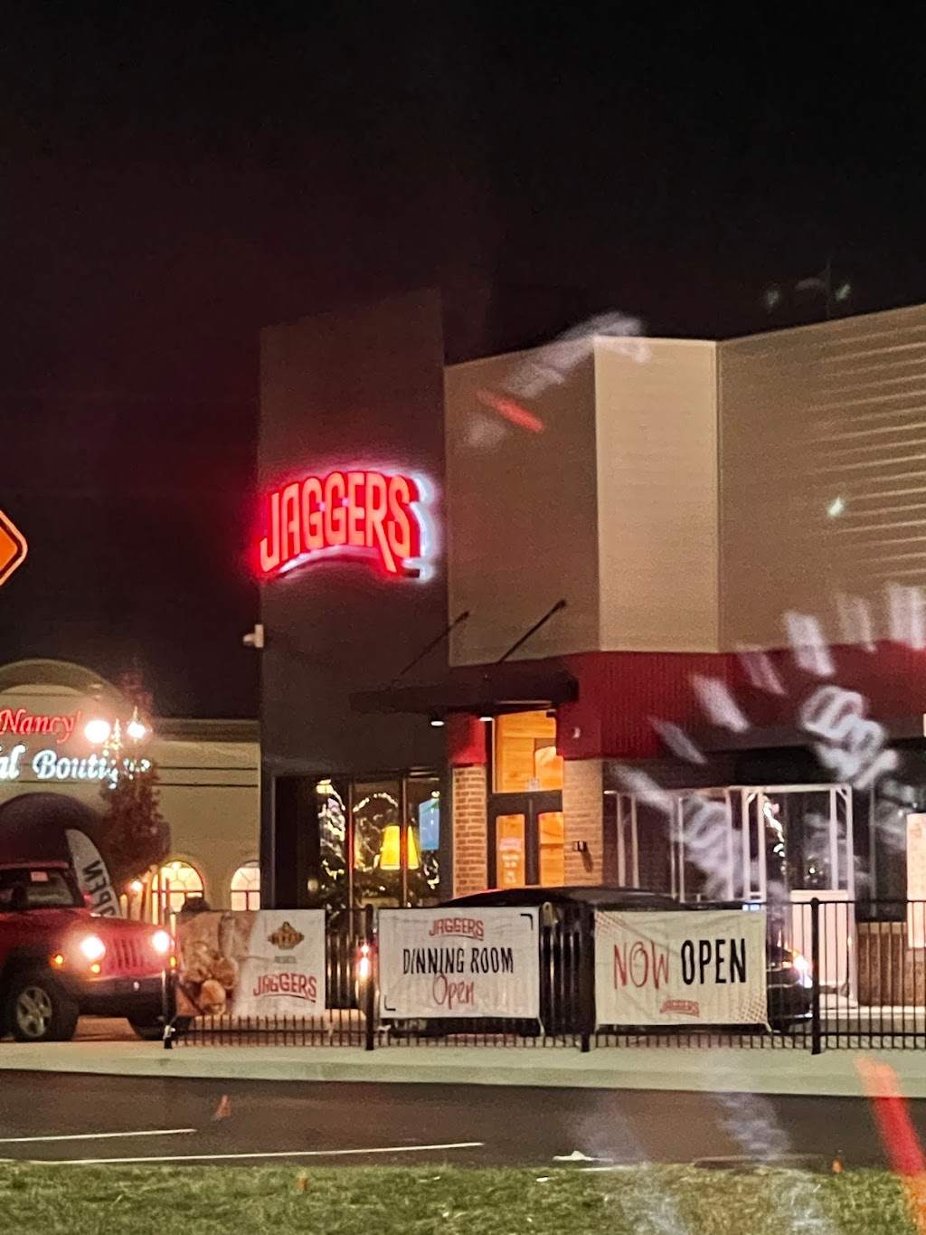 Jaggers | restaurant | 3960 E 82nd St, Indianapolis, IN 46240, USA | 3173005242 OR +1 317-300-5242