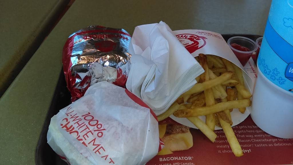 Dunkin | cafe | 892 S E Main St, East Dundee, IL 60118, USA | 8474287163 OR +1 847-428-7163