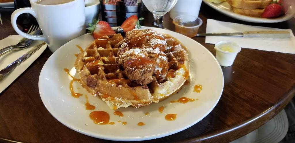 BLADES BAR & GRILL | restaurant | 1290 University Ave, Rochester, NY 14607, USA | 5852715000 OR +1 585-271-5000