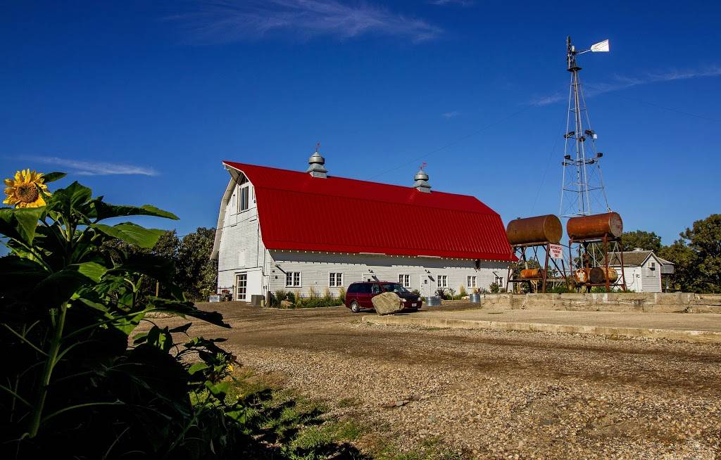 Okoboji Barn | restaurant | 2325 41st St, Spirit Lake, IA 51360, USA | 7123306769 OR +1 712-330-6769