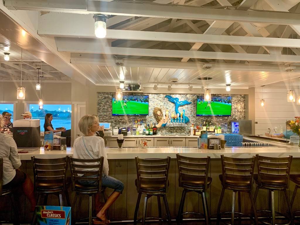Shuckers Oyster Bar & Grill | restaurant | 96008 Wades Pl, Fernandina Beach, FL 32034, USA | 9042772580 OR +1 904-277-2580