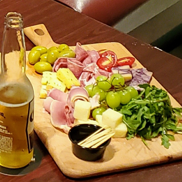 The Cave | restaurant | 5650 Stirling Rd #28, Hollywood, FL 33021, USA | 9547019891 OR +1 954-701-9891