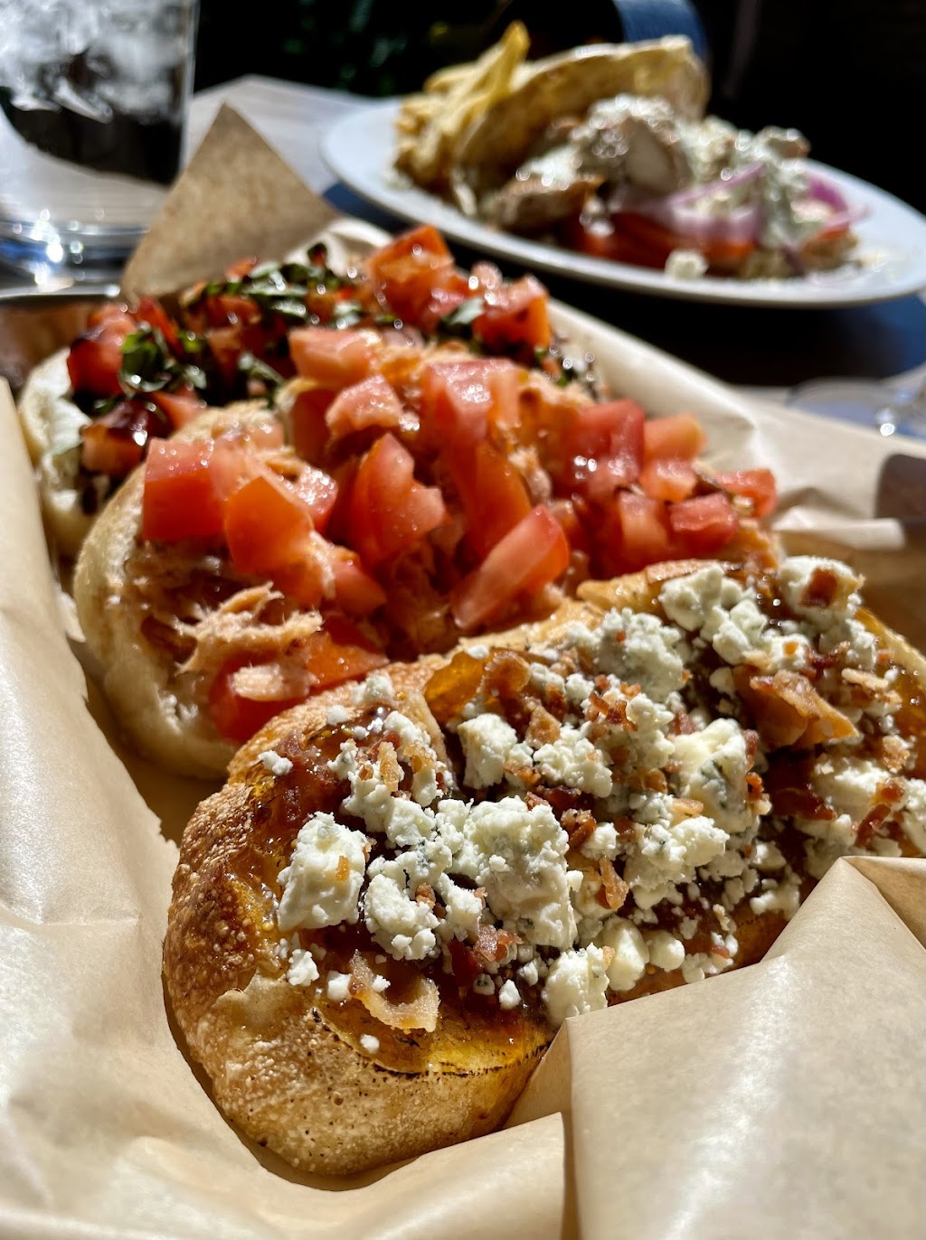 The Toast Craft Kitchen & Cocktails | restaurant | 17058 W Bell Rd Suite 104, Surprise, AZ 85374, USA | 6234404503 OR +1 623-440-4503