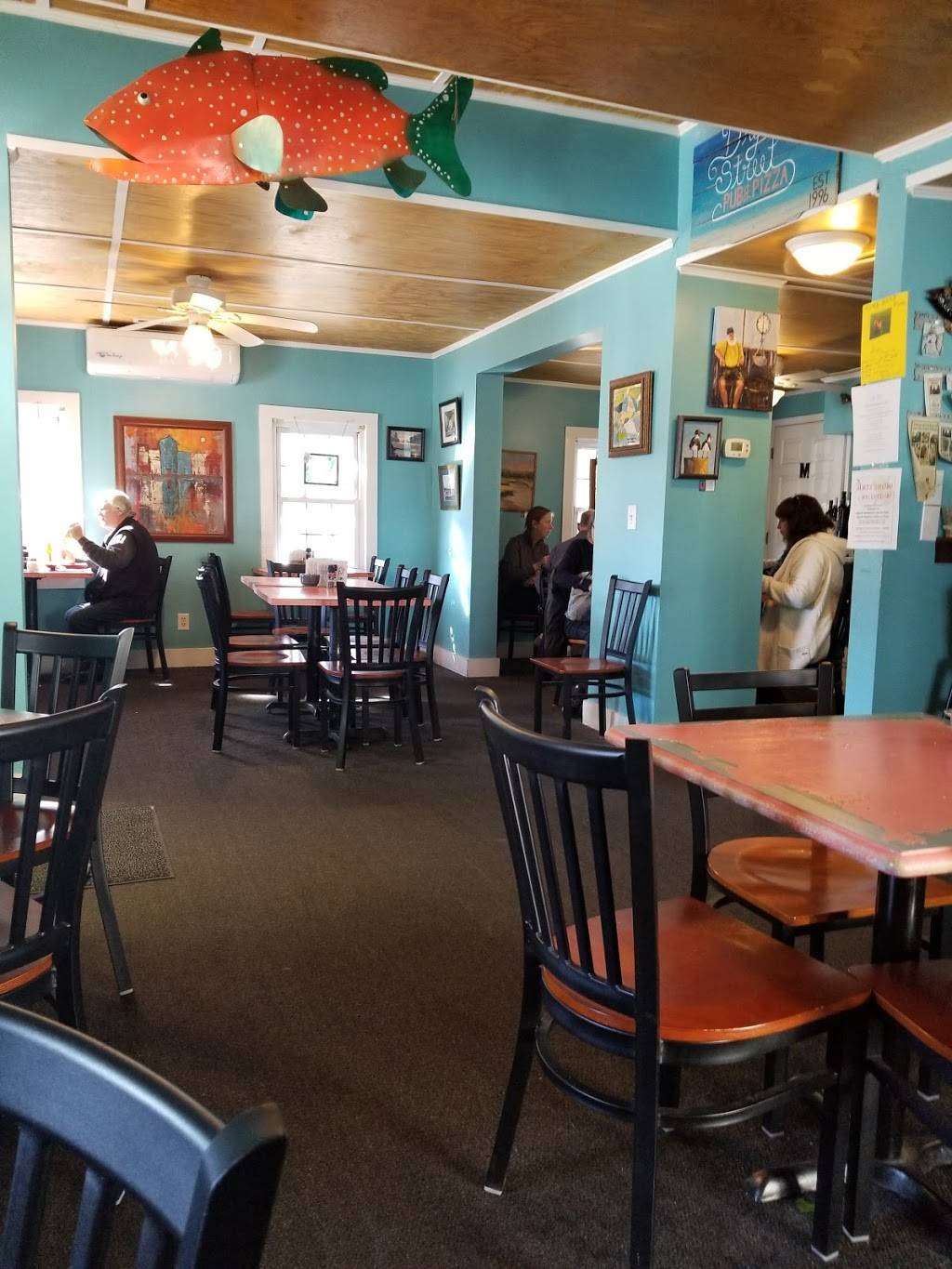 Dry Street Pub & Pizza | restaurant | 101 E Brown St, Southport, NC 28461, USA | 9104575994 OR +1 910-457-5994