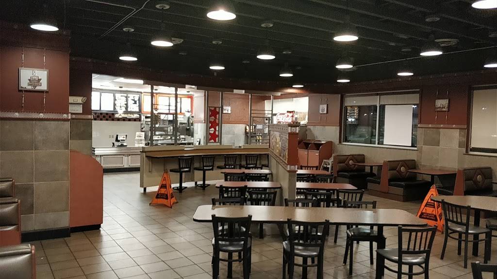 Hardees | restaurant | 17368 Chesterfield Airport Rd, Chesterfield, MO 63005, USA | 6365365072 OR +1 636-536-5072