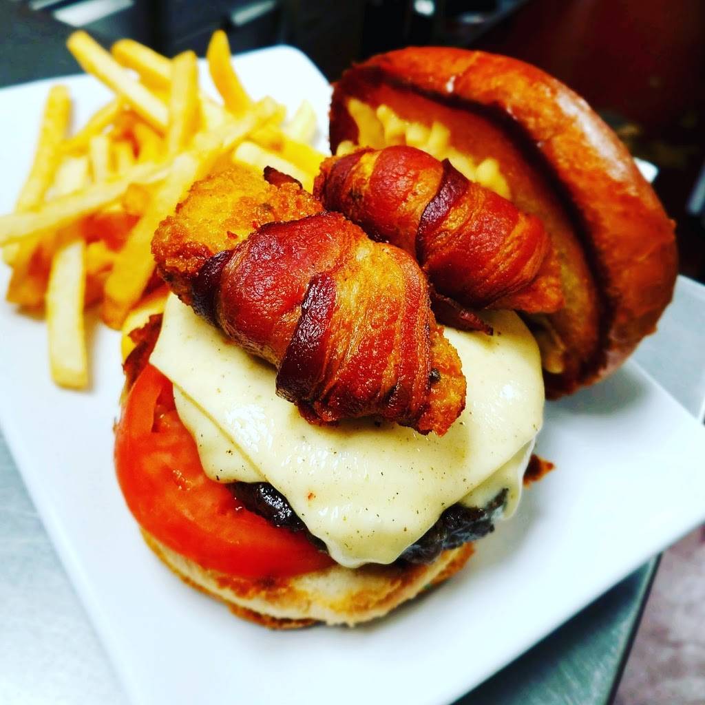 Chucks Place | restaurant | 1447 Historical Plaza Way, Manteca, CA 95336, USA | 2098236196 OR +1 209-823-6196