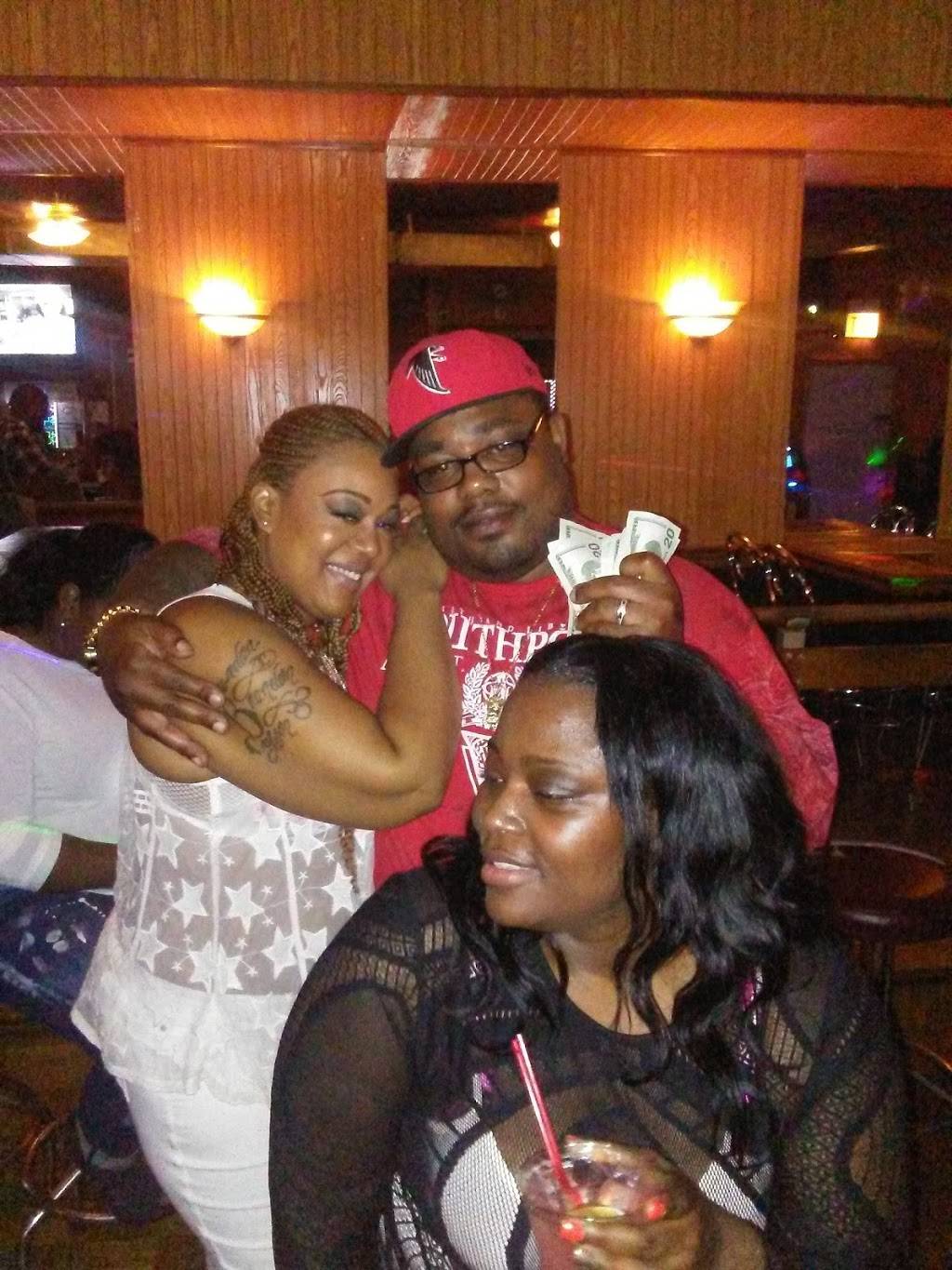 Grouchos Bar & Grill | restaurant | 8355 S Pulaski Rd, Chicago, IL 60652, USA | 7737674838 OR +1 773-767-4838