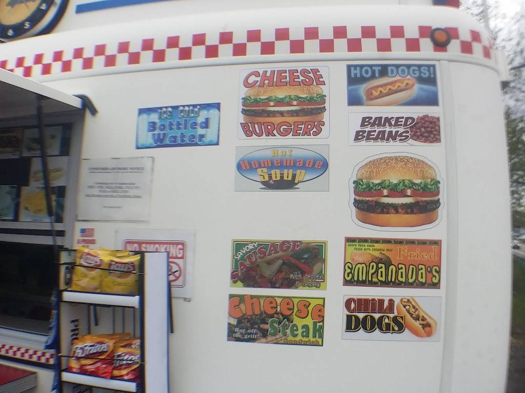 Streamliner Hot Dogs and More | restaurant | 447 Broadway, Taunton, MA 02780, USA | 5083697516 OR +1 508-369-7516