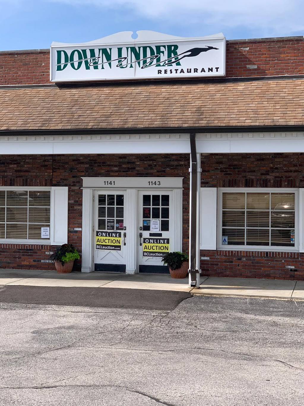 Down Under Restaurant & Pub | restaurant | 1141 Colonnade Center, St. Louis, MO 63131, USA | 3148216818 OR +1 314-821-6818