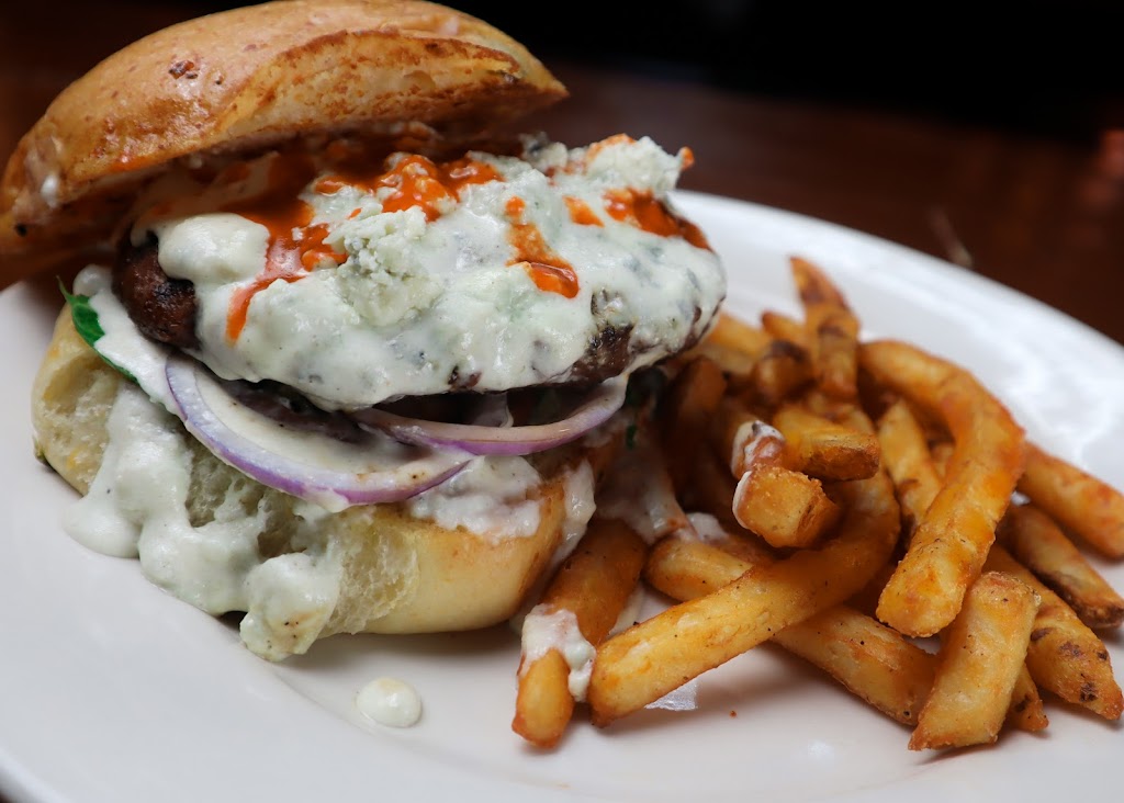 Hals Restaurant Bar | restaurant | 6510 Arena Blvd, Laredo, TX 78041, USA | 9565689669 OR +1 956-568-9669