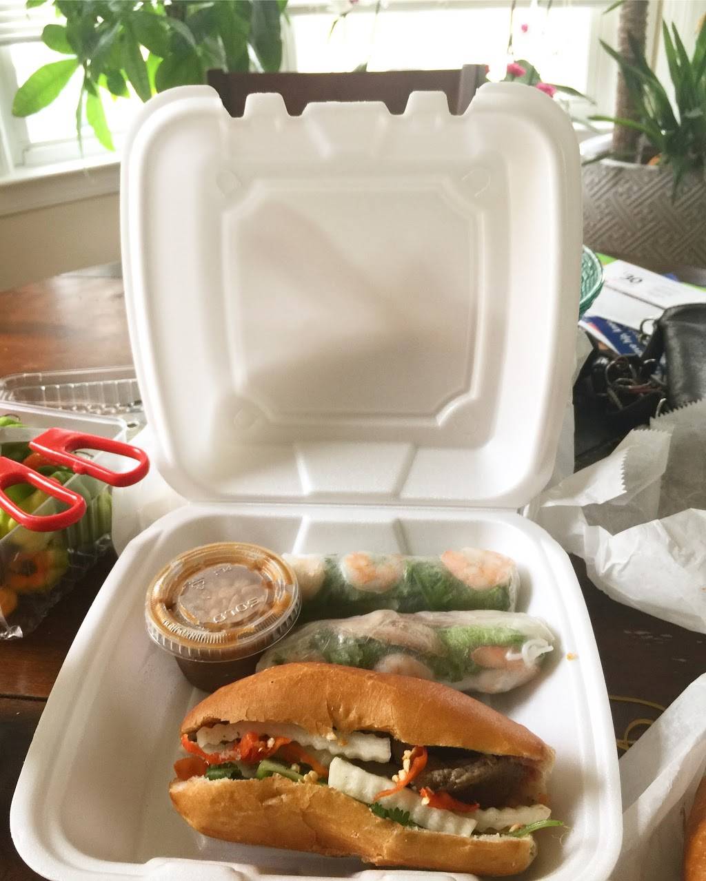 Banh Mi Lucky | restaurant | 25675 Joy Rd, Dearborn Heights, MI 48127, USA | 3134065719 OR +1 313-406-5719