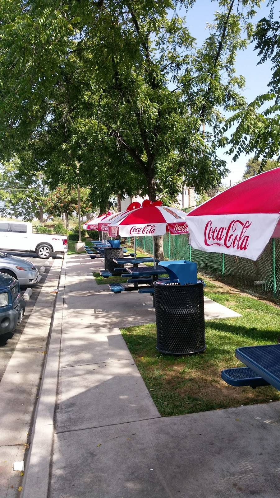 Bakers Drive-Thru | restaurant | 31453 Avenue E, Yucaipa, CA 92399, USA | 9098845233 OR +1 909-884-5233