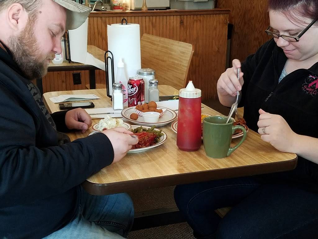 Grandmas Kitchen | restaurant | 525 E North Ave, Flora, IL 62839, USA | 6186622220 OR +1 618-662-2220