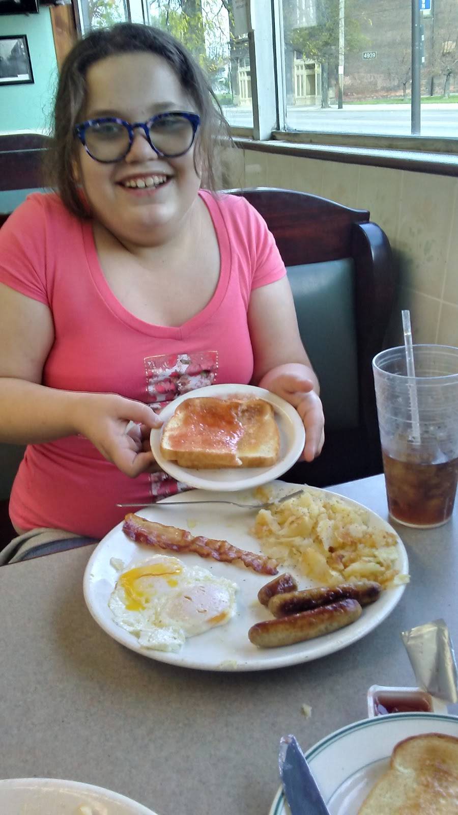 Bob & Sheris 49ER | restaurant | 5006 Broadway Ave, Cleveland, OH 44127, USA | 2166411477 OR +1 216-641-1477