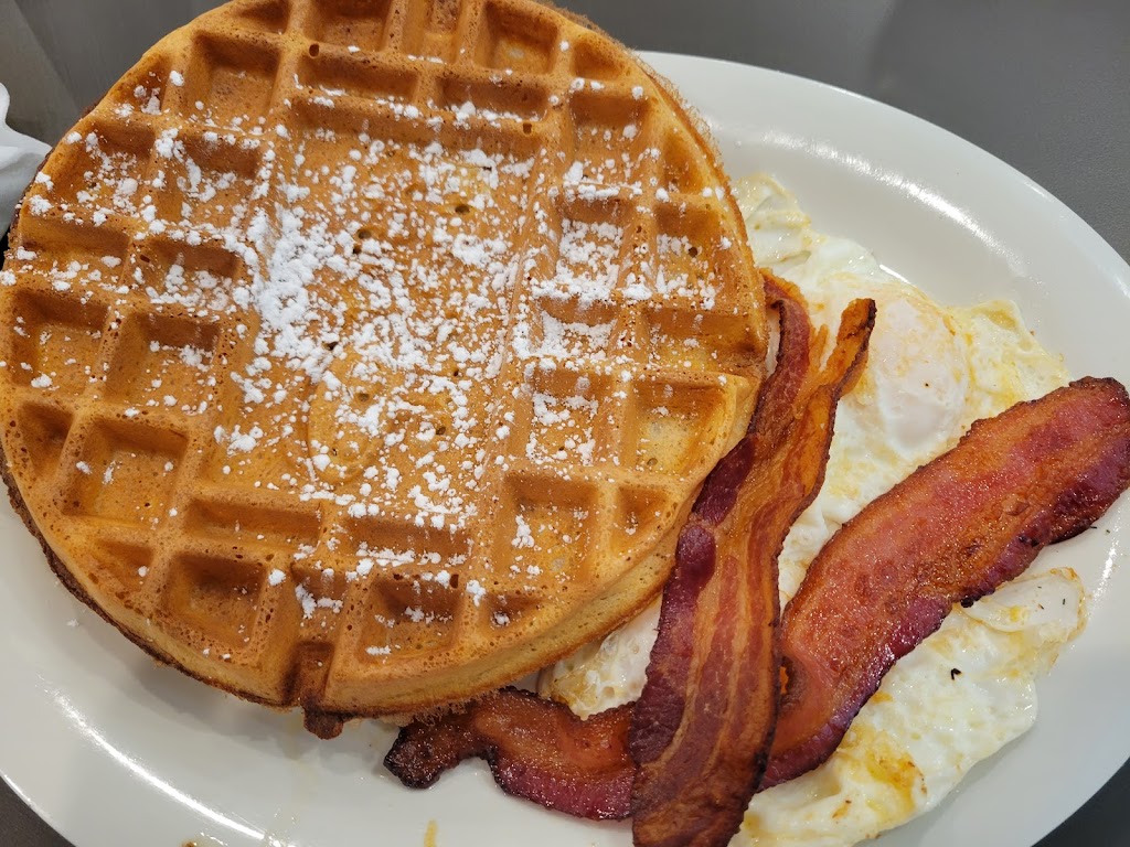 Eggs Up Grill | restaurant | 12050 Southshore Pointe Dr, Midlothian, VA 23112, USA | 8048183153 OR +1 804-818-3153