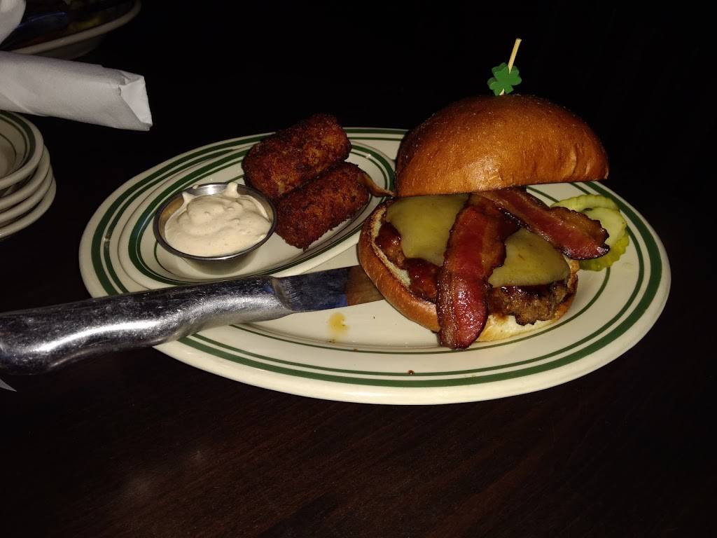 Luckys 13 Pub | restaurant | 3000 Harbor Ln N, Plymouth, MN 55447, USA | 7637460071 OR +1 763-746-0071