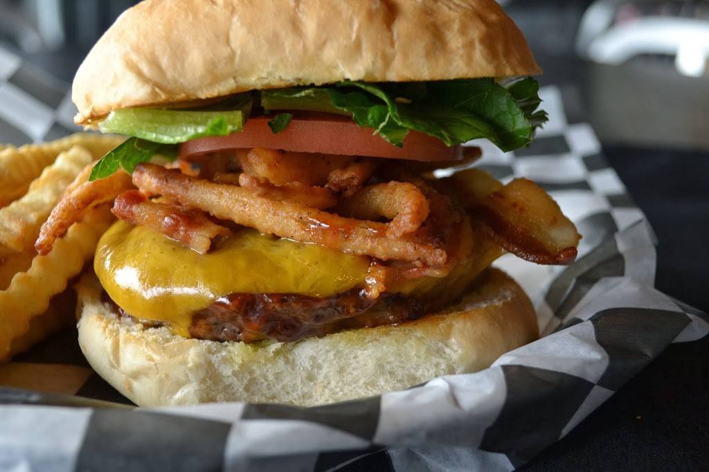 Mug Shots Burgers and Brews | restaurant | 4633 Lake Michigan Dr, Allendale, MI 49401, USA | 6168952337 OR +1 616-895-2337