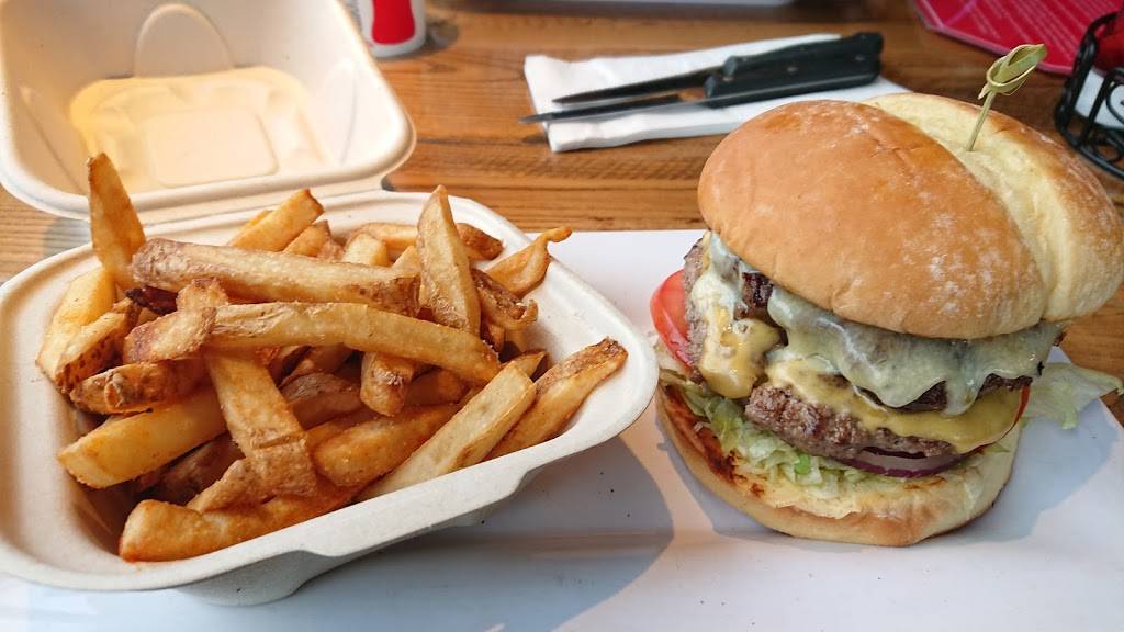 Blazing Onion Burger Company | restaurant | 15115 Main St, Mill Creek, WA 98012, USA | 4253384445 OR +1 425-338-4445