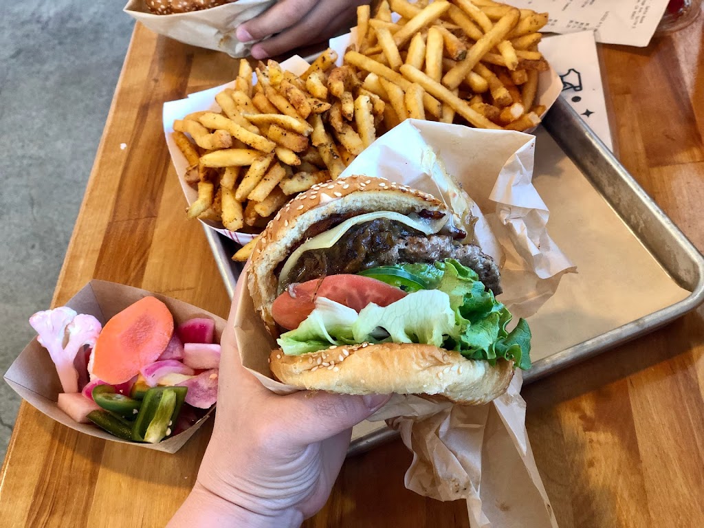 Acme Burger | restaurant | 1007 W College Ave, Santa Rosa, CA 95401, USA | 7076157309 OR +1 707-615-7309