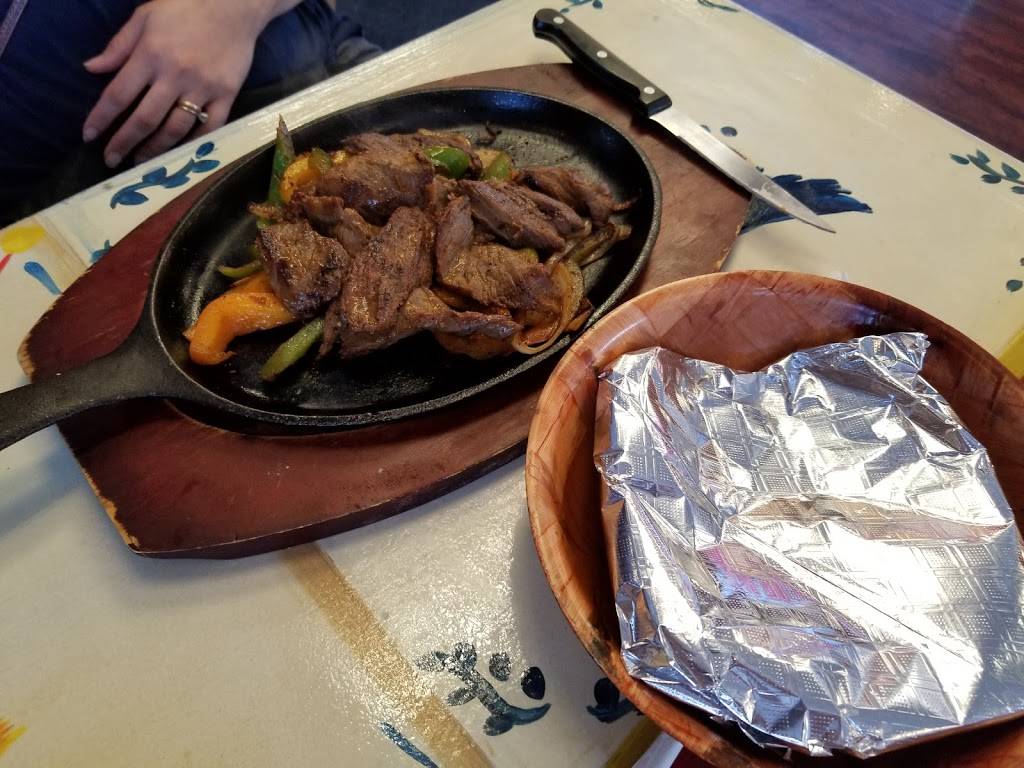 Casa Pelaez | restaurant | 500 Ernston Rd, Parlin, NJ 08859, USA | 7329525541 OR +1 732-952-5541