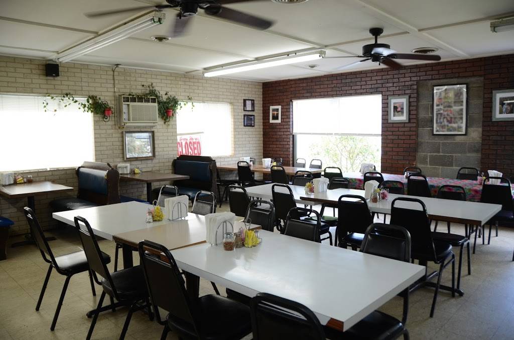 Damos Pizzeria | restaurant | 1212 E Main St, Waverly, TN 37185, USA | 9312963606 OR +1 931-296-3606