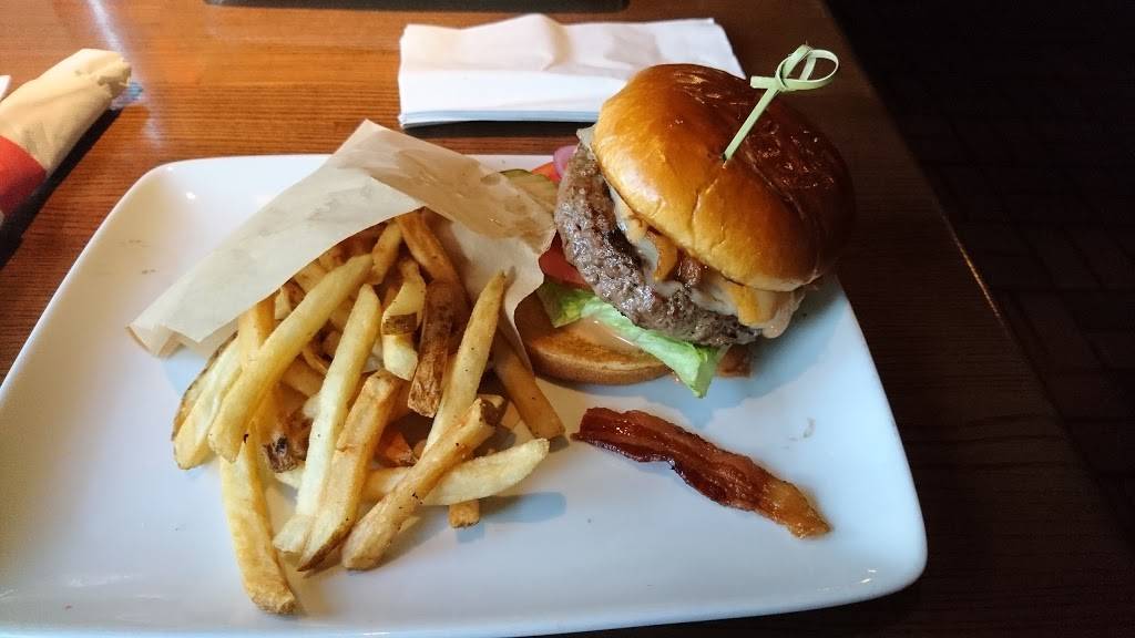 TGI Fridays | restaurant | 880 Kidder St, Wilkes-Barre, PA 18702, USA | 5708239923 OR +1 570-823-9923