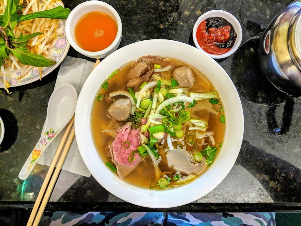 Pho Dau Bo Restaurant | restaurant | 2437 Finch Ave W #4, North York, ON M9M 2E7, Canada | 4167499943 OR +1 416-749-9943
