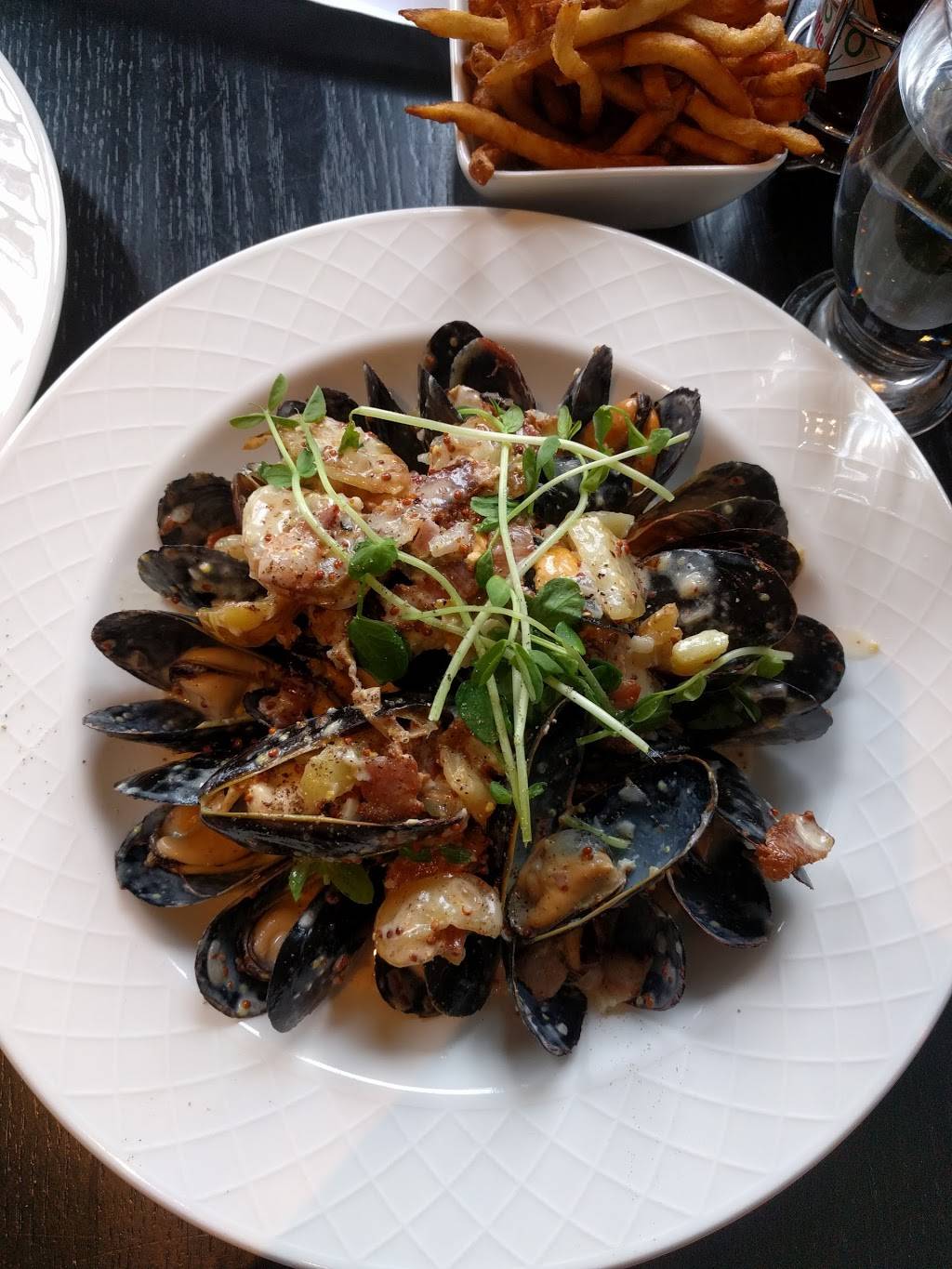 AW, SHUCKS! OYSTER BAR & BISTRO | restaurant | 15230 Yonge St, Aurora, ON L4G 1P2, Canada | 9057275100 OR +1 905-727-5100