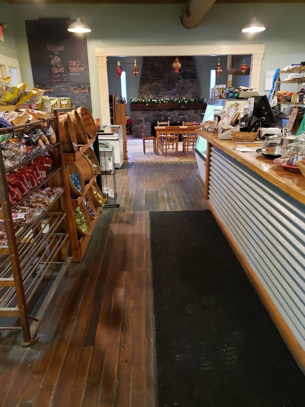 Pizza Joint | meal takeaway | 383 Moscow Rd, Stowe, VT 05672, USA | 8022534172 OR +1 802-253-4172