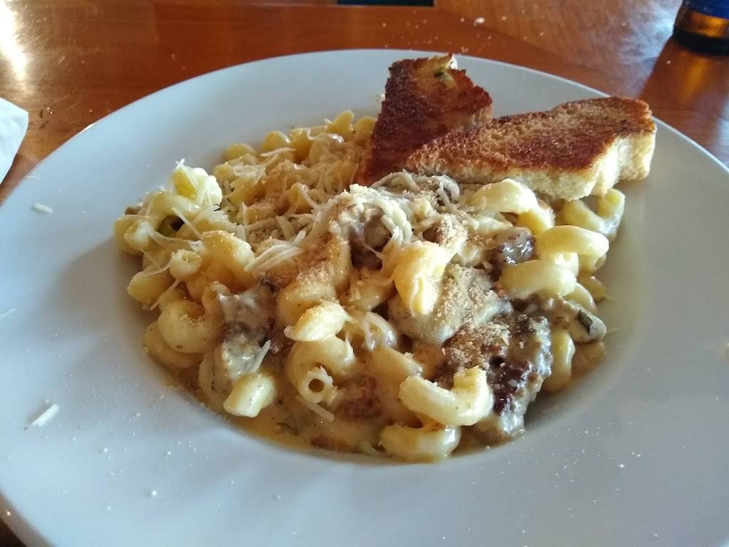 Don & GGs Food and Spirits | restaurant | 1300 E Cloverland Dr, Ironwood, MI 49938, USA | 9069322312 OR +1 906-932-2312