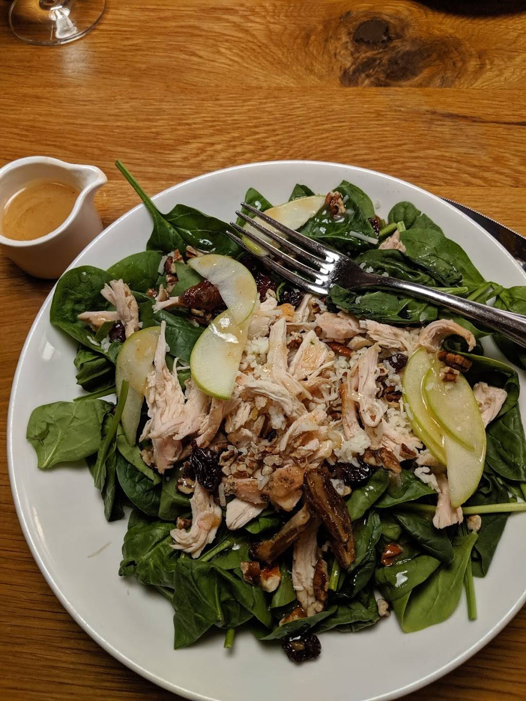 Elways | restaurant | 8900 Peña Blvd, Denver, CO 80249, USA | 3033427777 OR +1 303-342-7777