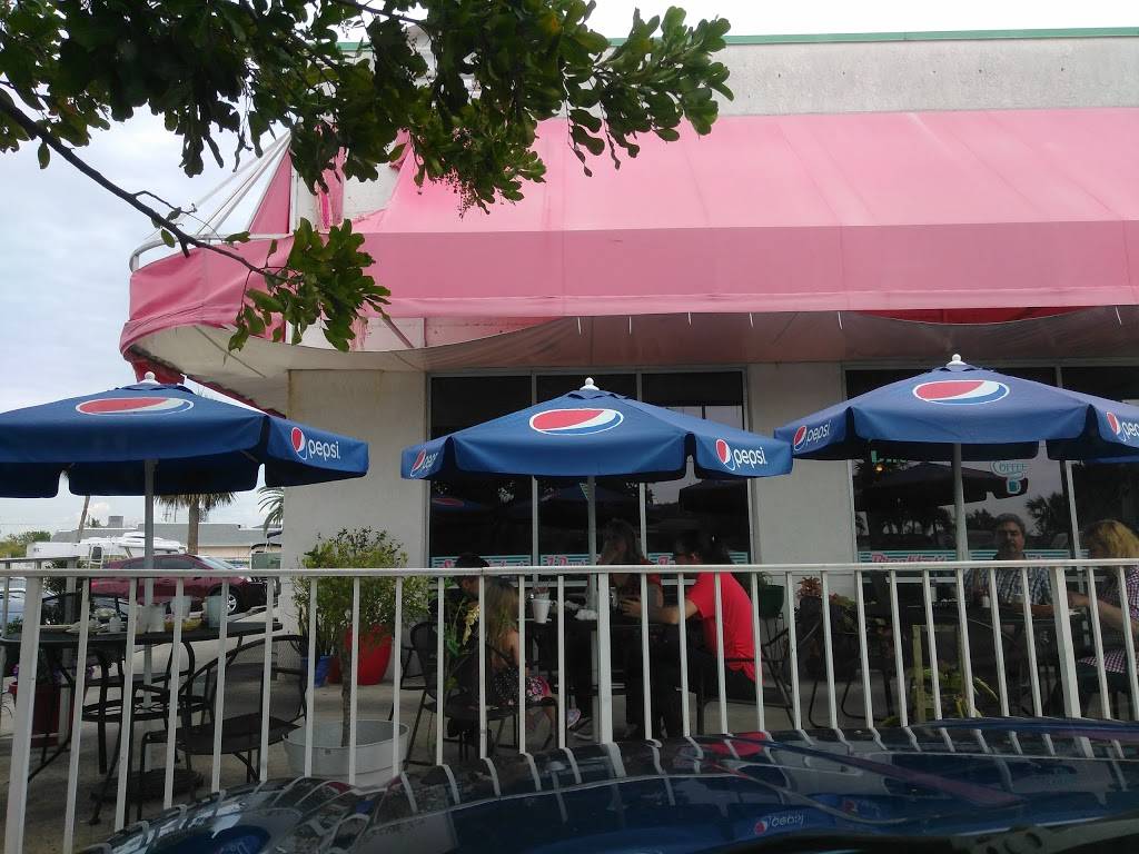Daves Diner | restaurant | 1011 Seaway Dr, Fort Pierce, FL 34949, USA | 7724602810 OR +1 772-460-2810