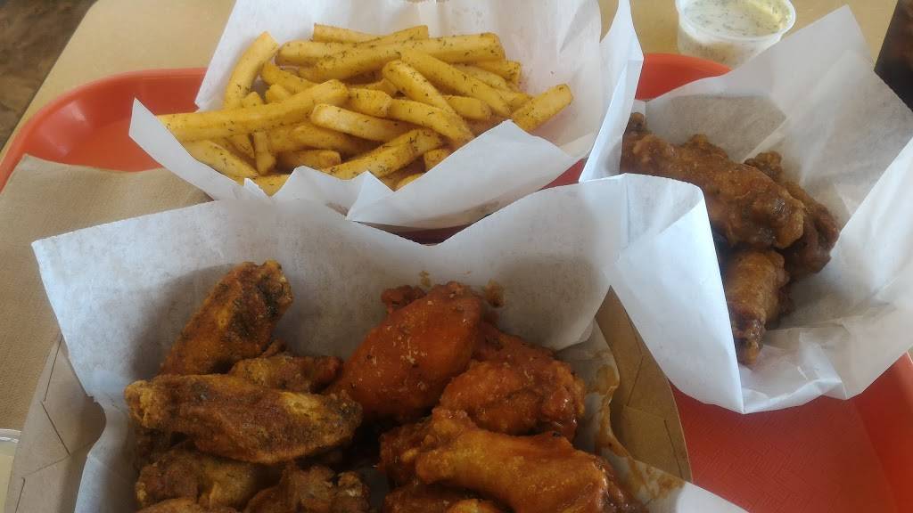 Crazy Mikes Wings | restaurant | 5350 W Bell Rd, Glendale, AZ 85308, USA | 6234636881 OR +1 623-463-6881