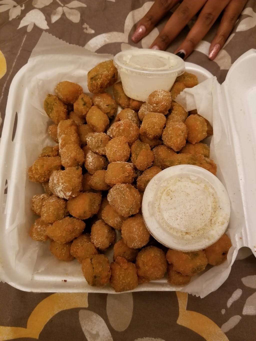 Pops Steak, Fish & Chicken | restaurant | 3651 S Grand Blvd, St. Louis, MO 63118, USA | 3147732500 OR +1 314-773-2500