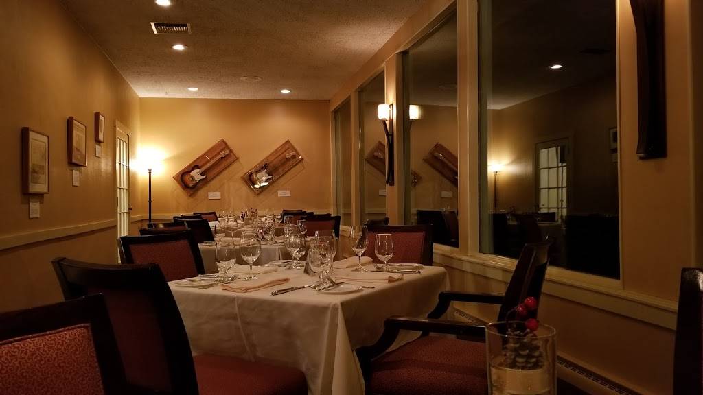 Signatures Restaurant | restaurant | 22852 County Rd 17, Winona, MN 55987, USA | 5074543767 OR +1 507-454-3767