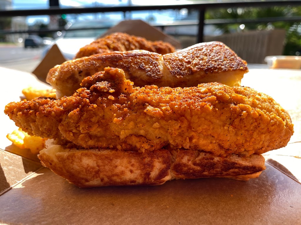 Hawaiian Hot Chicken | restaurant | 11701 Moorpark St, Studio City, CA 91604, USA | 8185053055 OR +1 818-505-3055